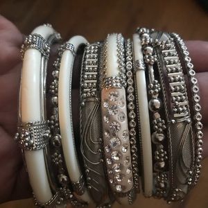 Set of 10 fashion bangles